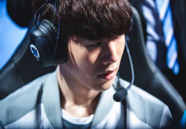 随即由肋部 随即由肋部