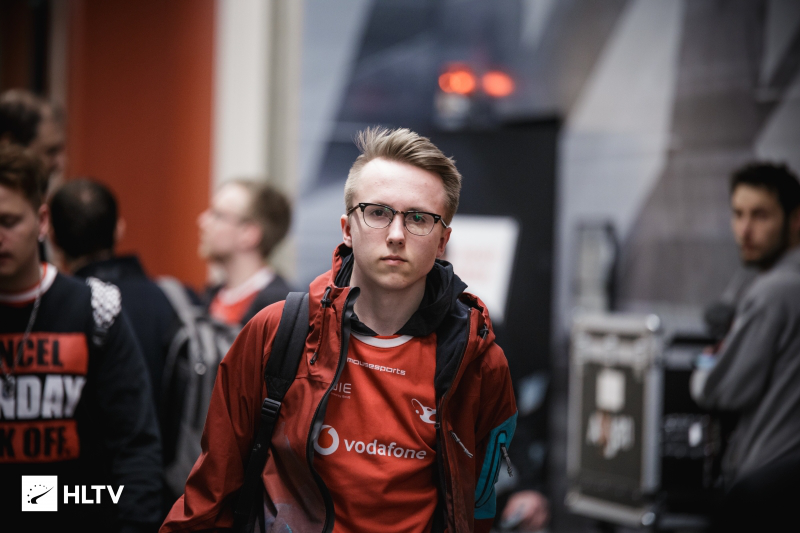 红袜尝试拉 红袜尝试拉